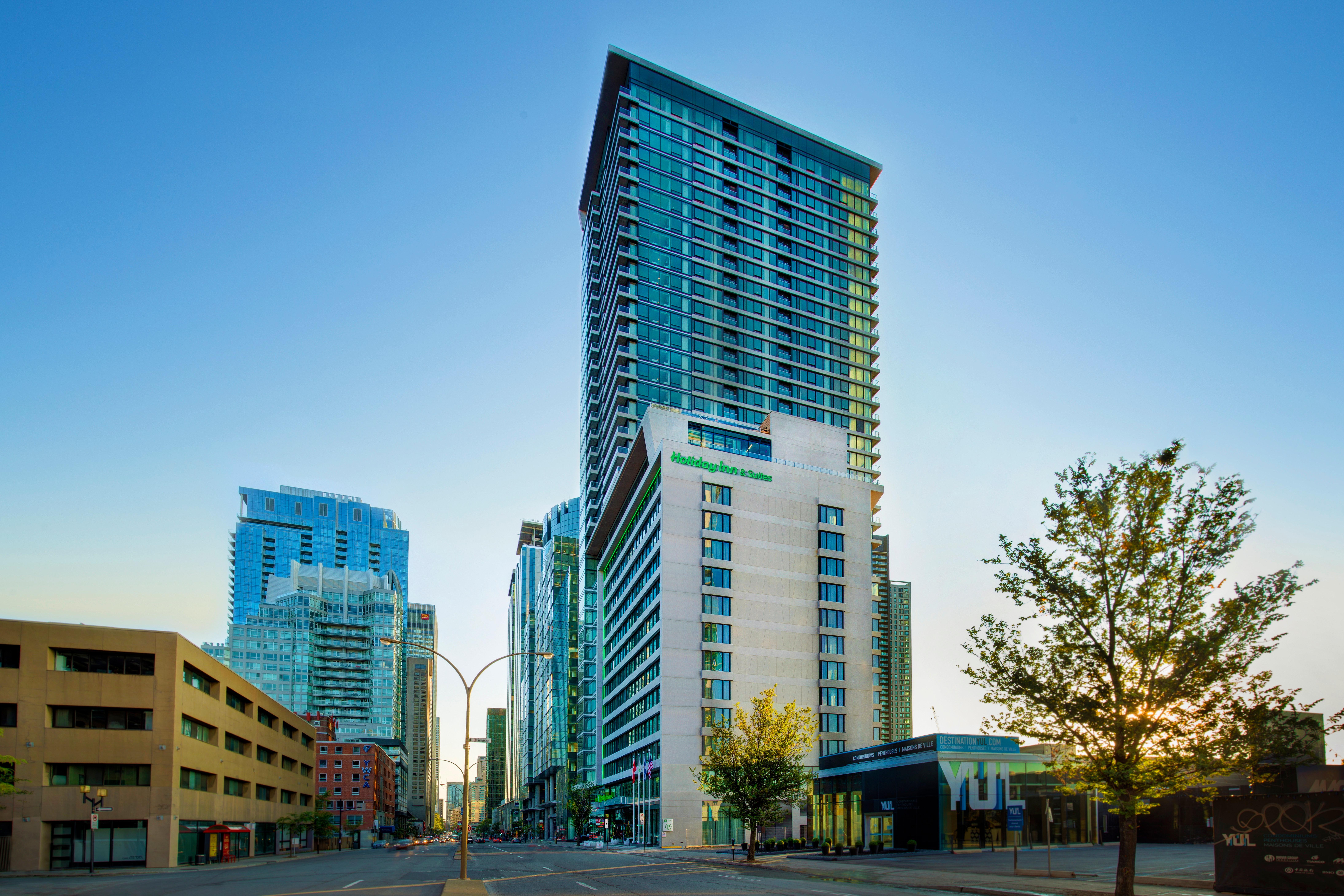 Holiday Inn Hotel & Suites - Montreal Centre-Ville Ouest, An Ihg Hotel Exterior photo
